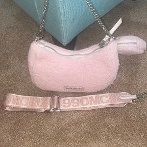 Never worn Steve Madden fluffy purse with interchangeable strap